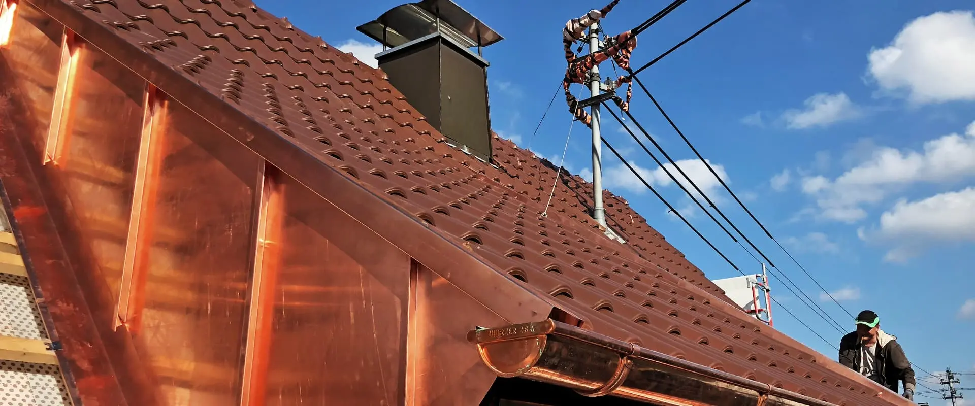 Dach mit modernen Ziegeln